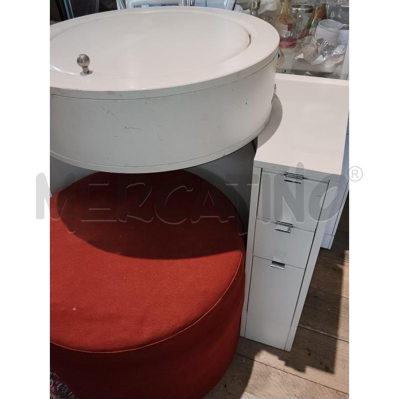 TOILETTE ANNI 70 CON POUF ARANCIO | Mercatino dell'Usato Catania stazione centrale 5