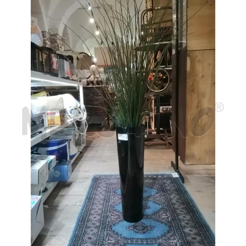 VASO NERO CON PIANTA | Mercatino dell'Usato Catania stazione centrale 1
