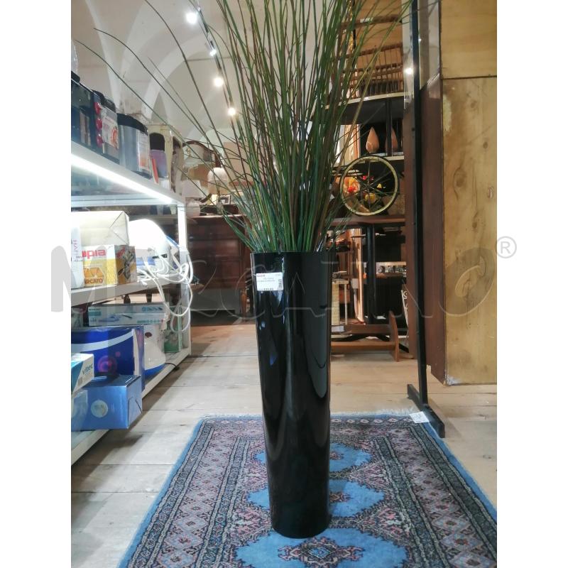VASO NERO CON PIANTA | Mercatino dell'Usato Catania stazione centrale 2