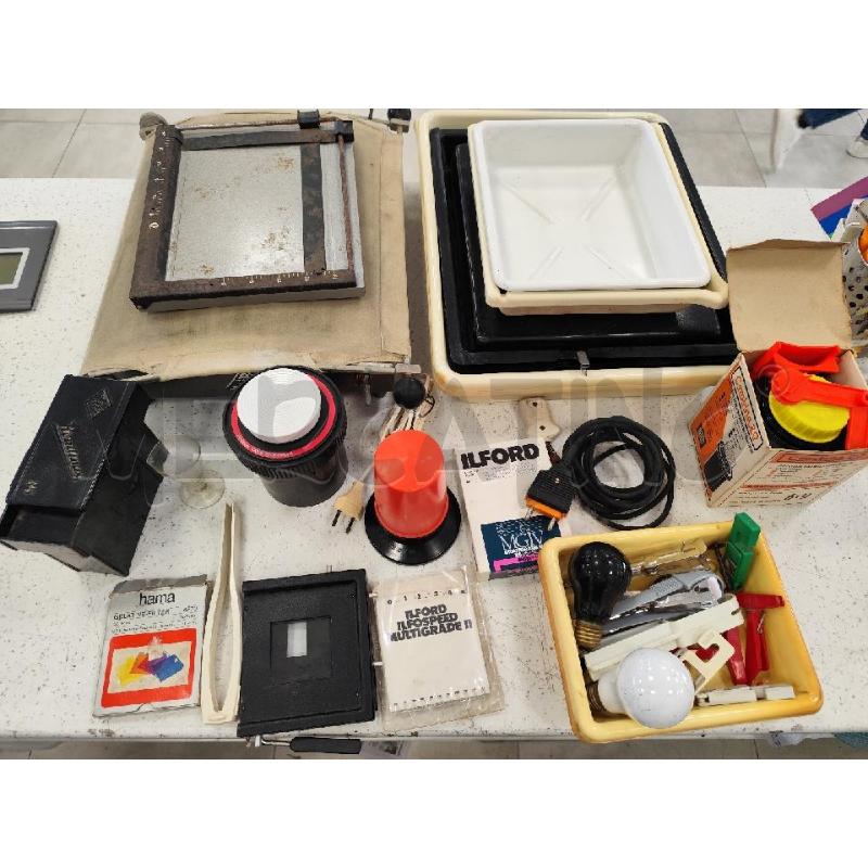 ATTREZZATURA KIT SVILUPPO PER CAMERA OSCURA NON TESTATA VINTAGE | Mercatino dell'Usato Catanzaro 1
