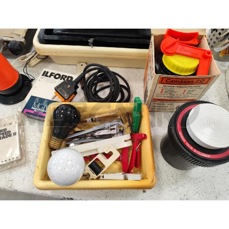 ATTREZZATURA KIT SVILUPPO PER CAMERA OSCURA NON TESTATA VINTAGE | Mercatino dell'Usato Catanzaro 5