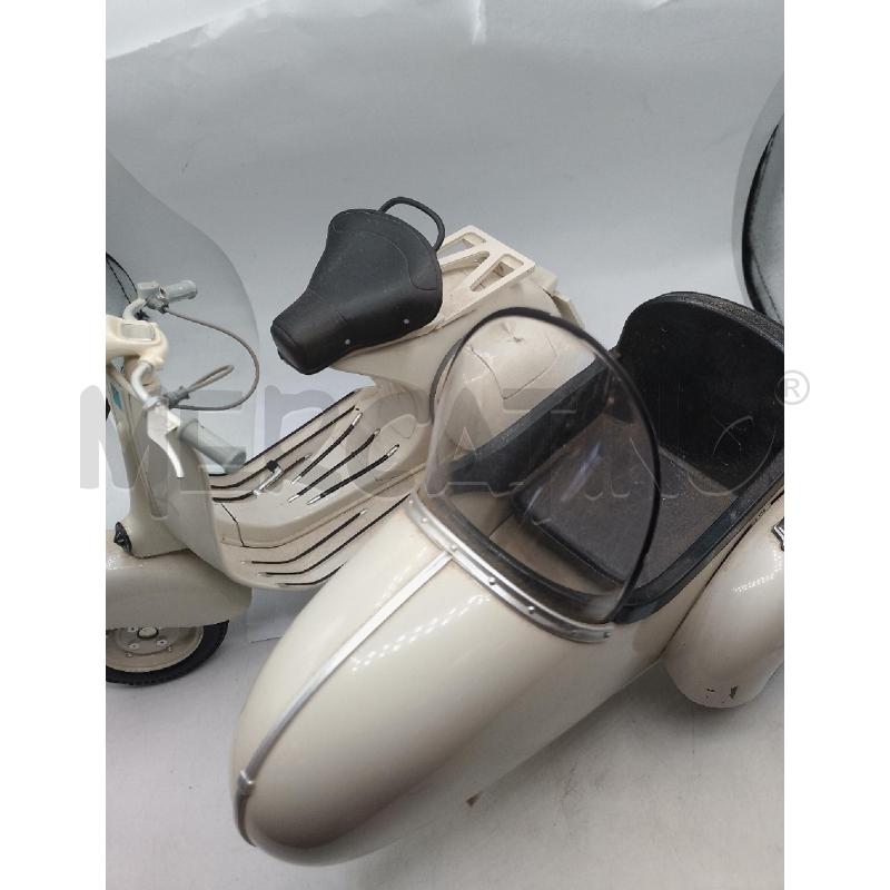 MODELLINO DA COLLEZIONE VESPA CON SEDICAR IN METALLO  | Mercatino dell'Usato Catanzaro 5