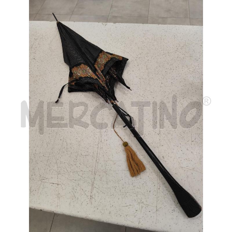 OMBRELLO VINTAGE ANNI 20 MANICO LEGNO | Mercatino dell'Usato Catanzaro 1