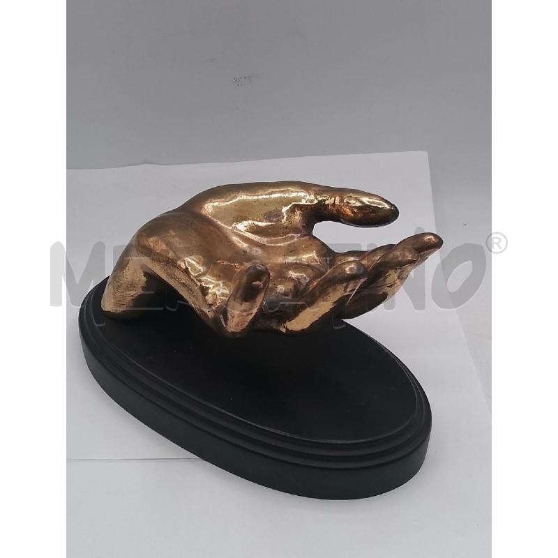 SCULTURA MANO DORATA CON BASE IN PLASTICA NERA  | Mercatino dell'Usato Catanzaro 1