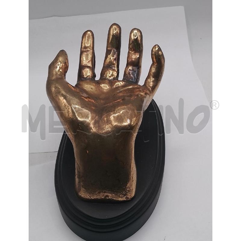 SCULTURA MANO DORATA CON BASE IN PLASTICA NERA  | Mercatino dell'Usato Catanzaro 2