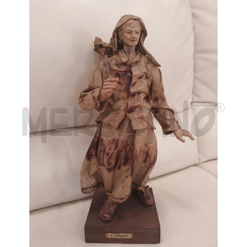 STATUA CARTAPESTA ANGELO CAPOCCIA DONNA CON SACCO | Mercatino dell'Usato Catanzaro 1