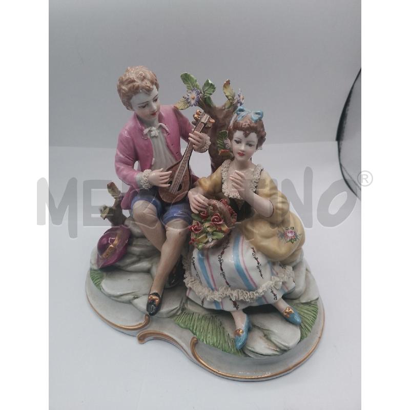 STATUA IN CAPODIMONTE COPPIA DI INNAMORATI SERENATA  | Mercatino dell'Usato Catanzaro 1