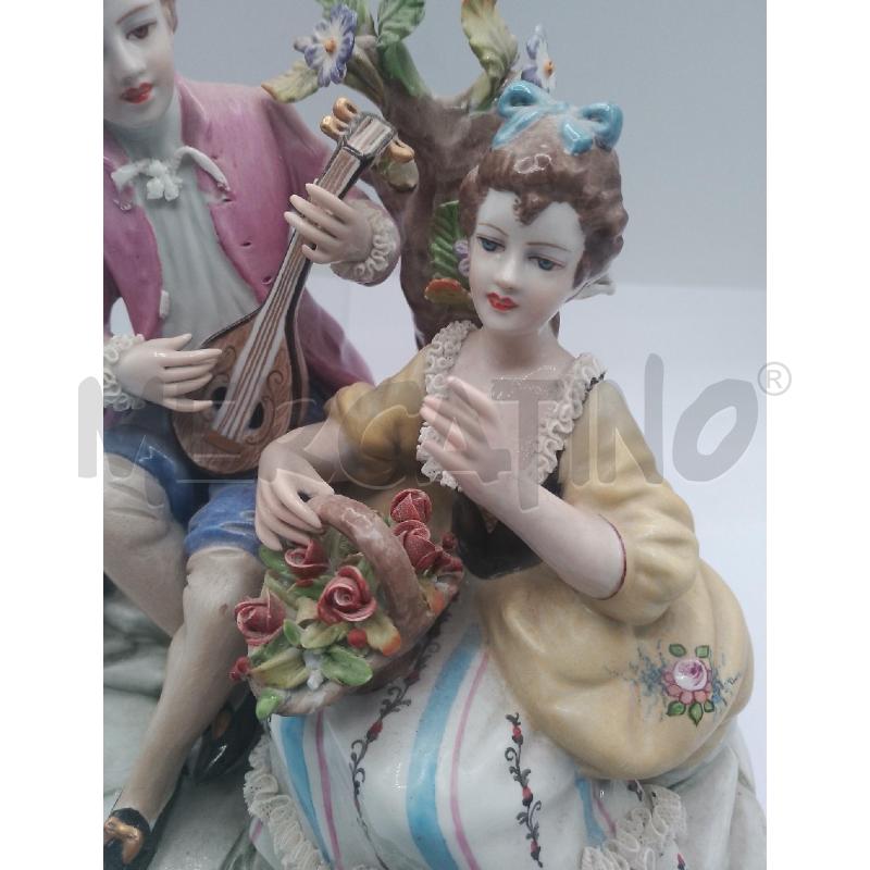 STATUA IN CAPODIMONTE COPPIA DI INNAMORATI SERENATA  | Mercatino dell'Usato Catanzaro 2