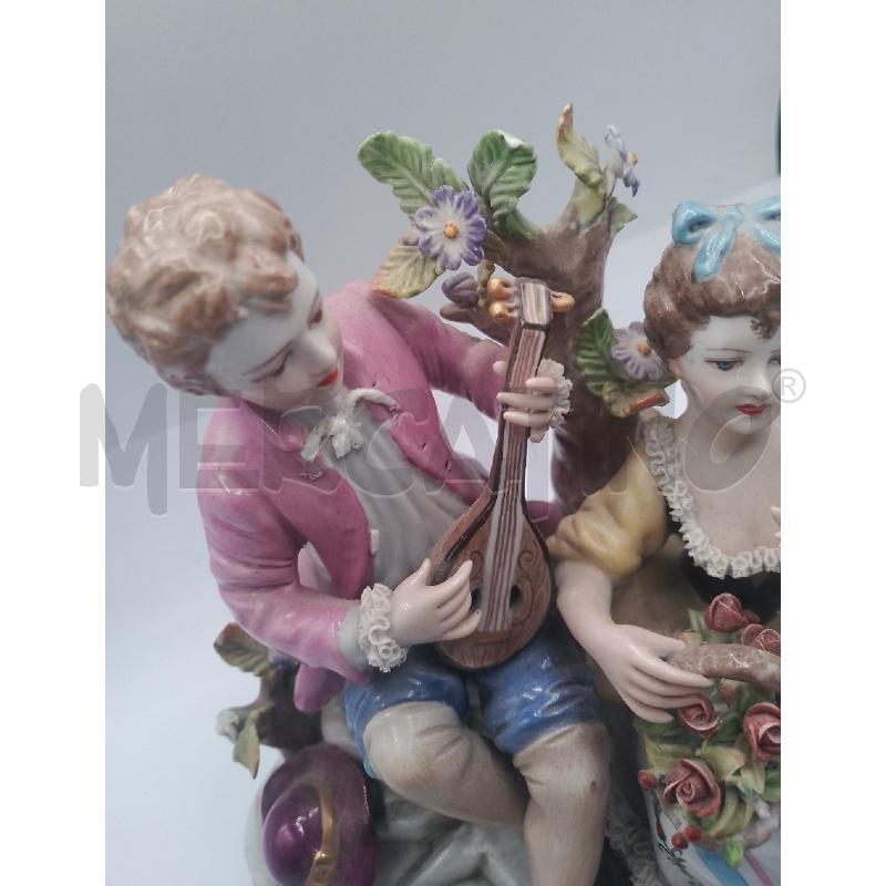 STATUA IN CAPODIMONTE COPPIA DI INNAMORATI SERENATA  | Mercatino dell'Usato Catanzaro 3