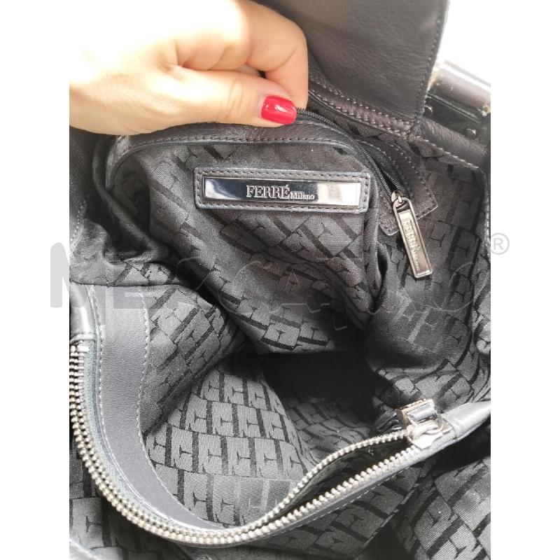 BORSA DONNA GIANFRANCO FERRE PELLE NERO TRAPUNTATO A SPALLA | Mercatino dell'Usato Lamezia terme 5