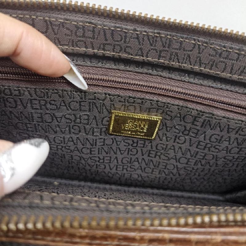 BORSELLO UOMO GIANNI VERSACE MEDUSA PELLE MARTELLATA VINTAGE | Mercatino dell'Usato Lamezia terme 3