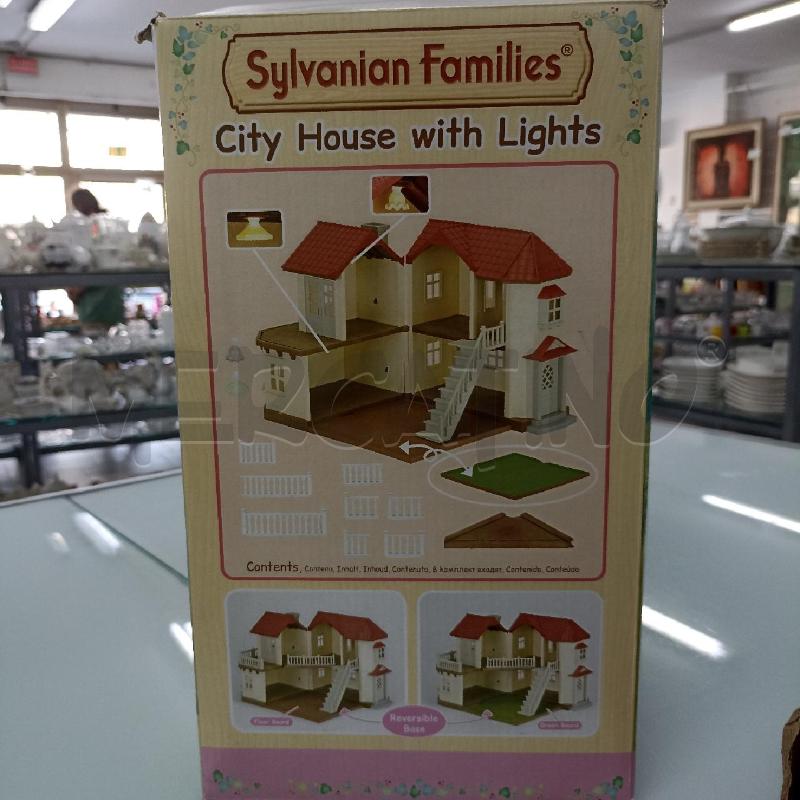 GIOCATTOLO SYLVANIAN FAMILIES CITY HOUSE CON LUCI E ACCESSORI | Mercatino dell'Usato Lamezia terme 4