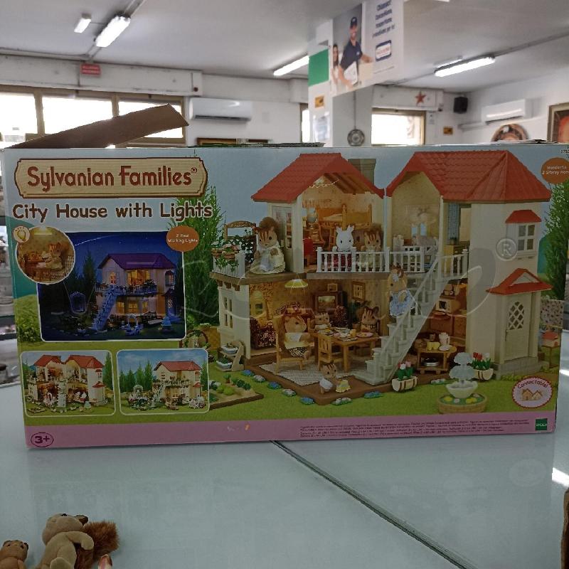 GIOCATTOLO SYLVANIAN FAMILIES CITY HOUSE CON LUCI E ACCESSORI | Mercatino dell'Usato Lamezia terme 5