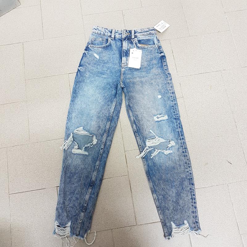 JEANS DONNA BERSHKA CHIARO STRAPP NUOVI | Mercatino dell'Usato Lamezia terme