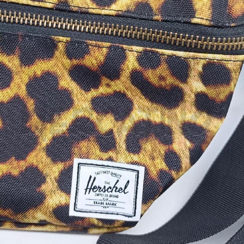 MARSUPIO DONNA HERSCHELBEIGE NERO LEOPARDATO  | Mercatino dell'Usato Lamezia terme 2