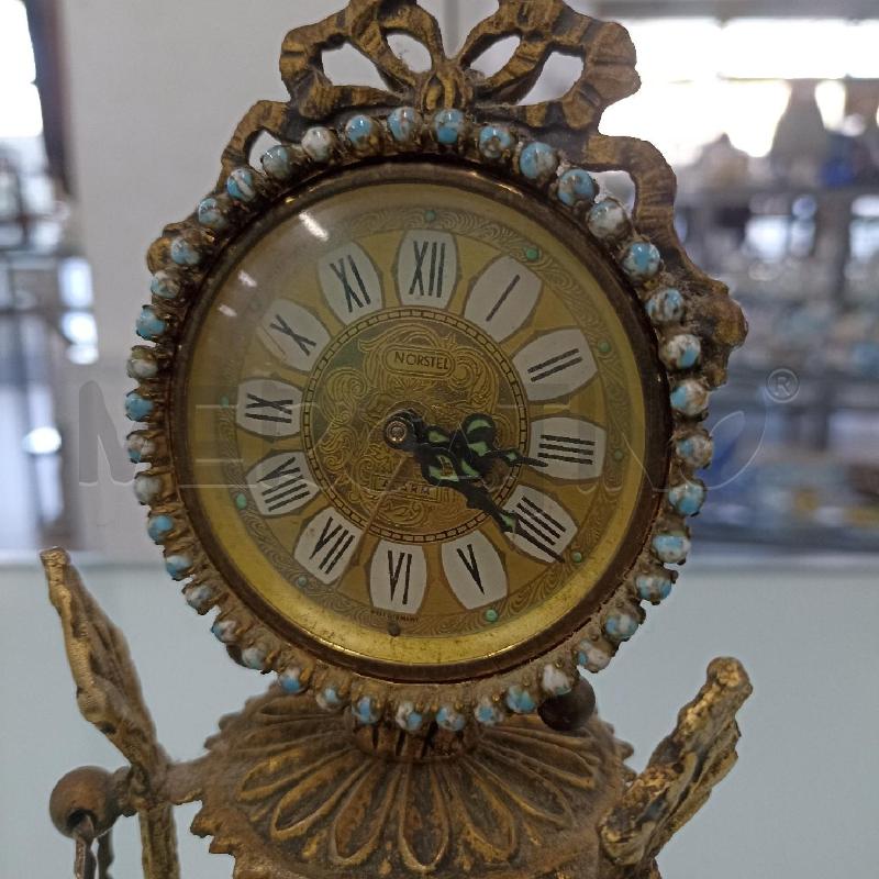 OROLOGIO DA TAVOLO STILE ROCOCÒ FRANCESE DETTAGLI AZZURRI SISTEMA A CARICA  | Mercatino dell'Usato Lamezia terme 4