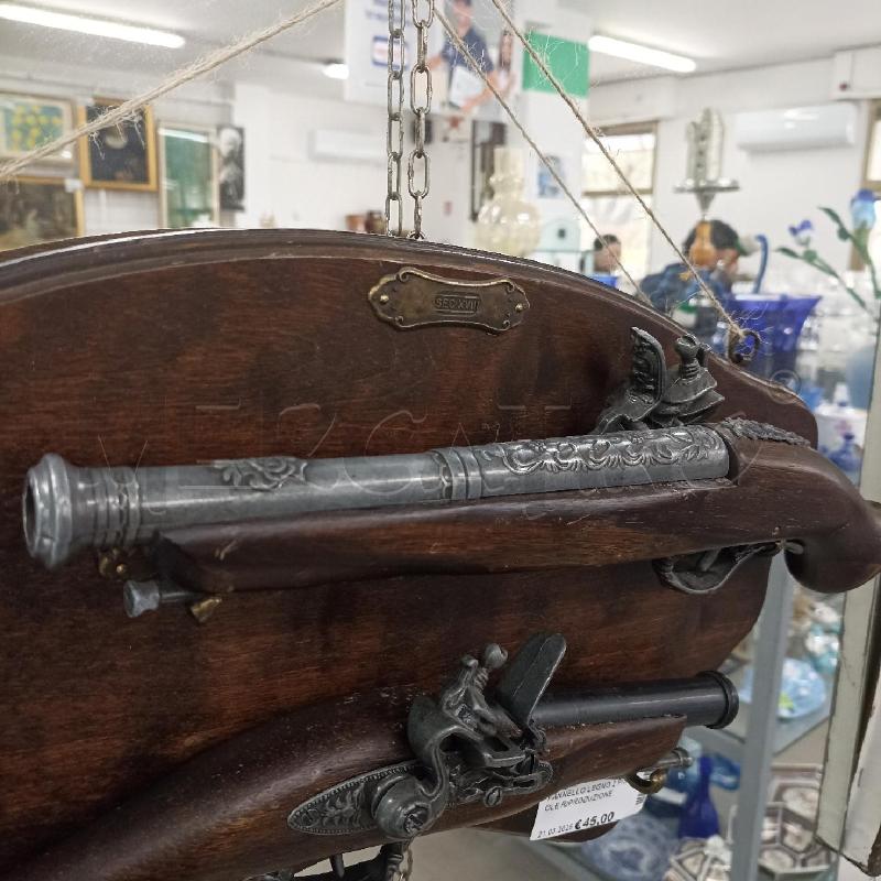 PANNELLO LEGNO 2 PISTOLE RIPRODUZIONE STORICA | Mercatino dell'Usato Lamezia terme 3