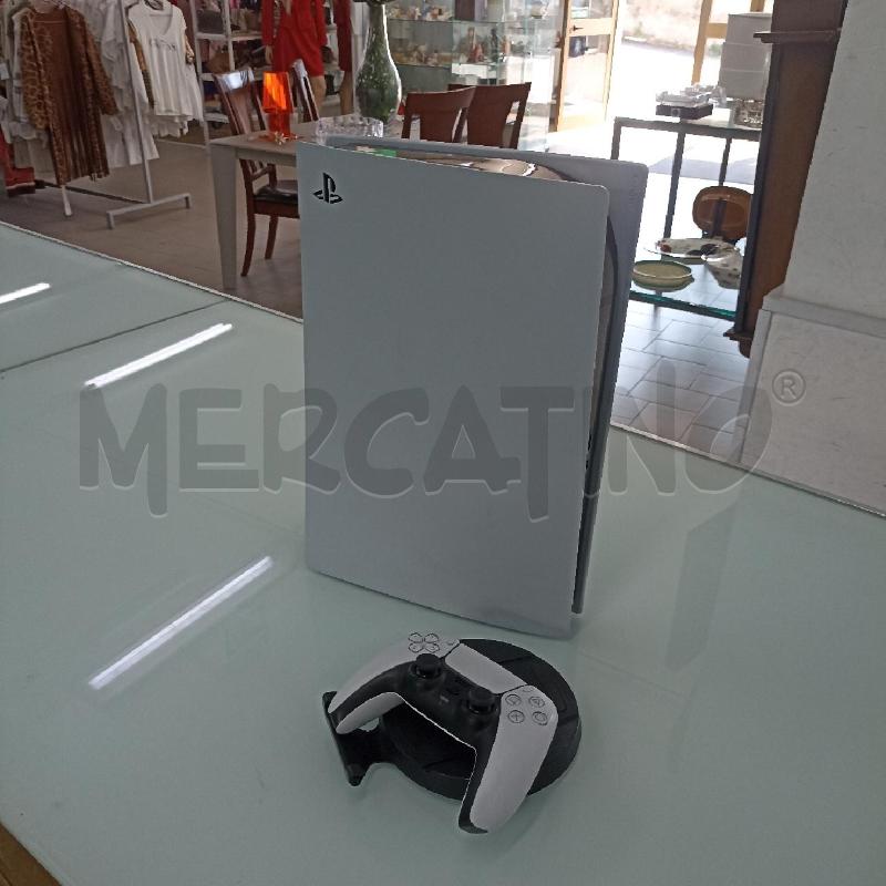 PLAY STATION 5 COMPLETO DI JOYSTICK | Mercatino dell'Usato Lamezia terme 1