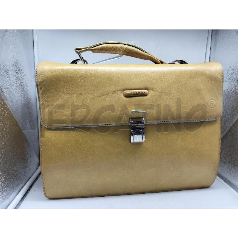 PORTA DOCUMENTI PELLE PIQUADRO GIALLO CELESTE | Mercatino dell'Usato Lamezia terme 1