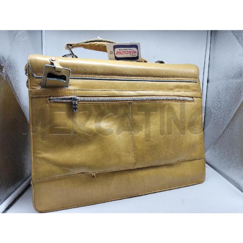 PORTA DOCUMENTI PELLE PIQUADRO GIALLO CELESTE | Mercatino dell'Usato Lamezia terme 3