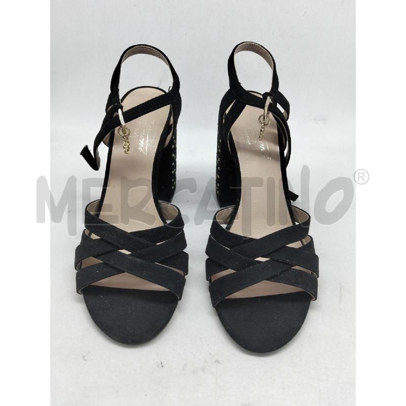 SANDALI DONNA GATTINONI NERO CAMOSCIO TACCO LARGO DECORATO CON BORCHIE DORATE | Mercatino dell'Usato Lamezia terme 1