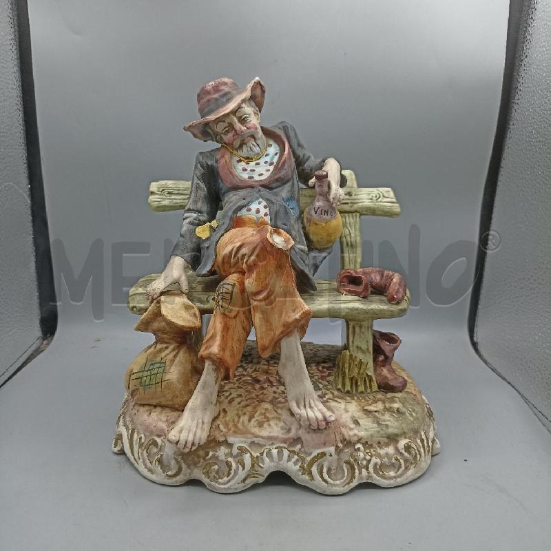 STATUINA PORCELLANA CAPODIMONTE RAFFIGURANTE UOMO SU PANCHINA | Mercatino dell'Usato Lamezia terme 1