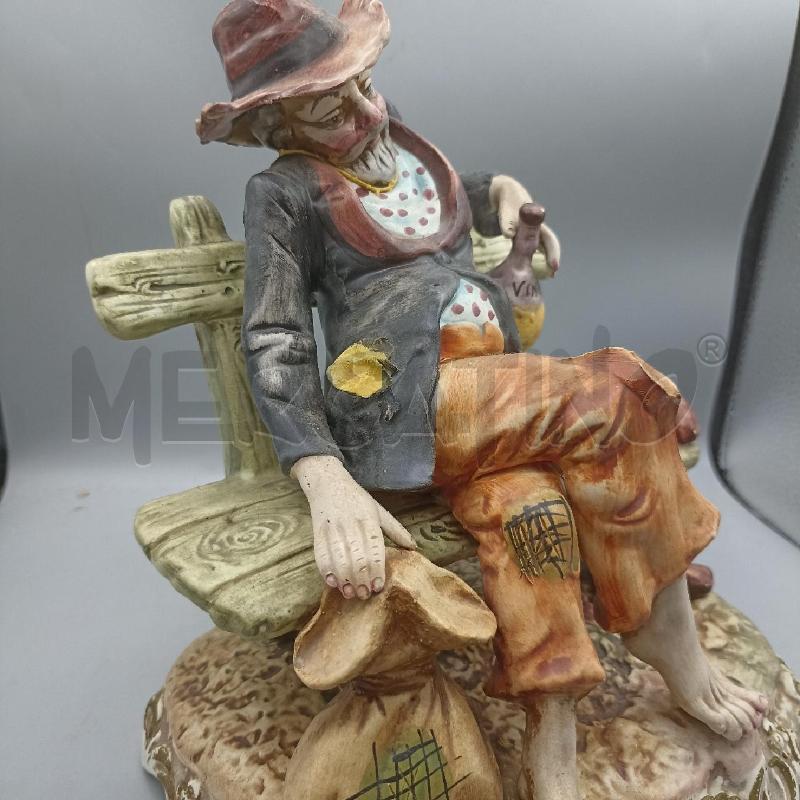 STATUINA PORCELLANA CAPODIMONTE RAFFIGURANTE UOMO SU PANCHINA | Mercatino dell'Usato Lamezia terme 2