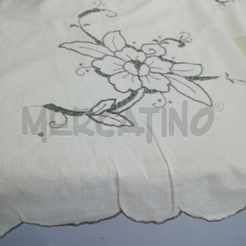 TOVAGLIA GIALLA RICAMO A MANO GRIGIO FIORI +12 TOVAGLIOLI | Mercatino dell'Usato Lamezia terme 1