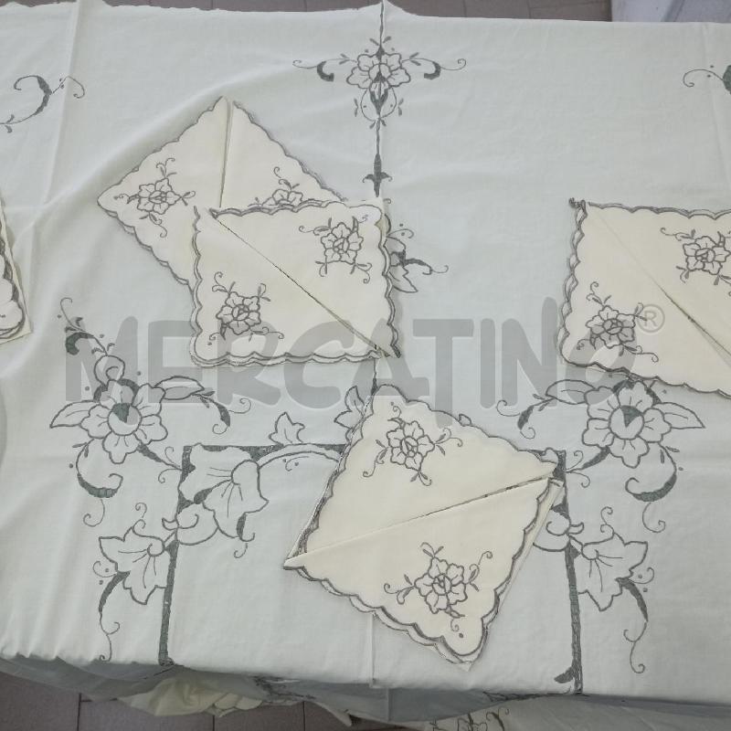 TOVAGLIA GIALLA RICAMO A MANO GRIGIO FIORI +12 TOVAGLIOLI | Mercatino dell'Usato Lamezia terme 3