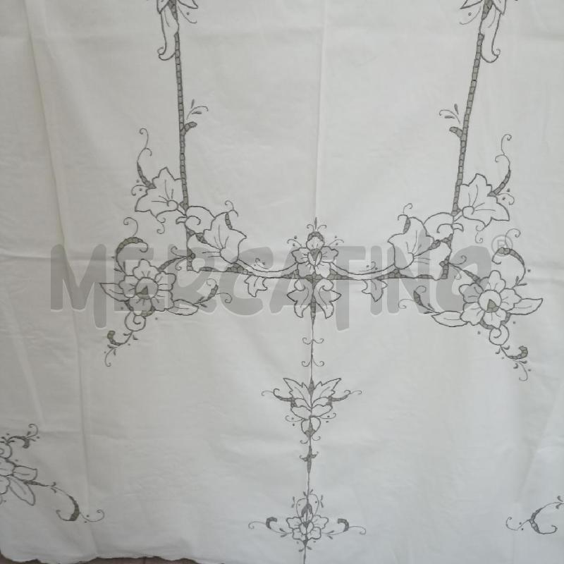 TOVAGLIA GIALLA RICAMO A MANO GRIGIO FIORI +12 TOVAGLIOLI | Mercatino dell'Usato Lamezia terme 4