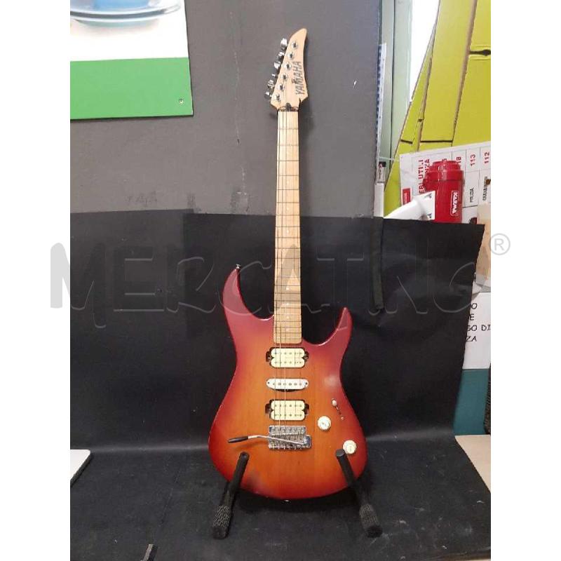 CHITARRA ELETTRICA YAMAHA + CUSTODIA + CINGHIA + PEDALINA | Mercatino dell'Usato Cesena 2