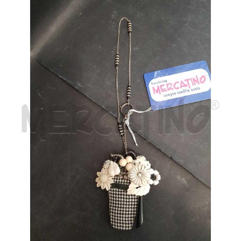 COLLANA CON BORSETTA E FIORI NERO BIANCO IN FOND | Mercatino dell'Usato Cesena 2