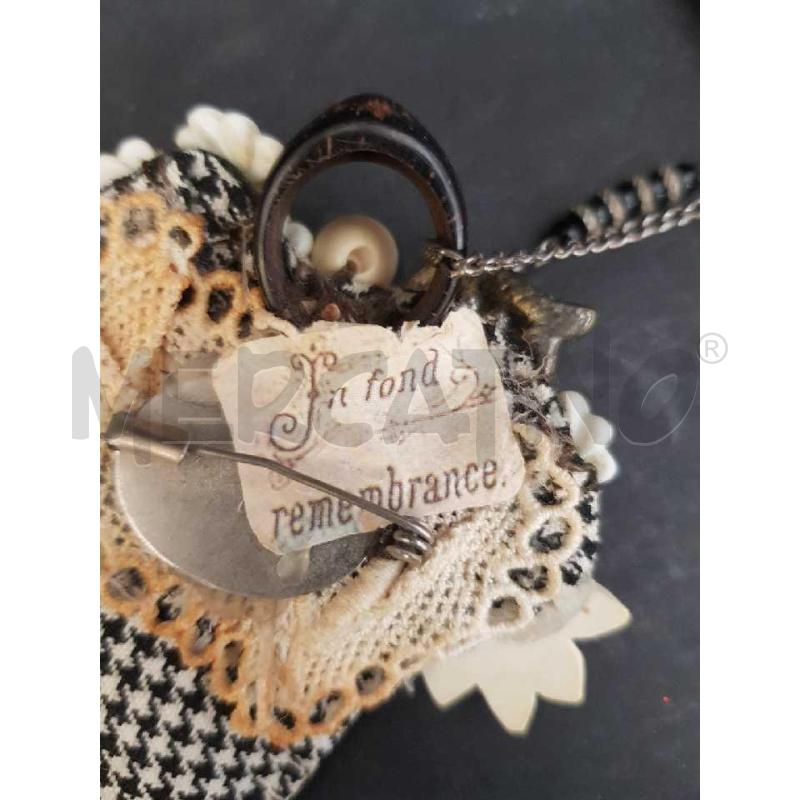 COLLANA CON BORSETTA E FIORI NERO BIANCO IN FOND | Mercatino dell'Usato Cesena 3