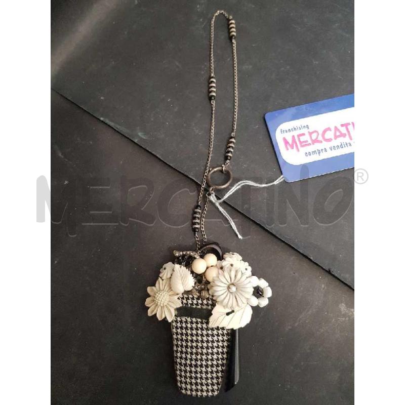 COLLANA CON BORSETTA E FIORI NERO BIANCO IN FOND | Mercatino dell'Usato Cesena 4