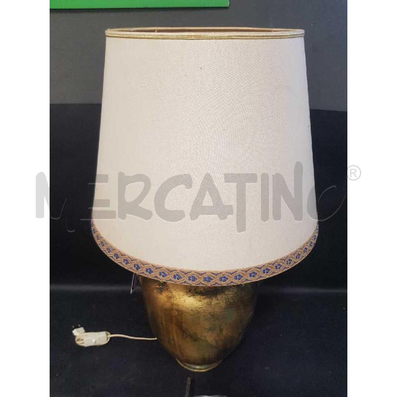 LAMPADA DA TAVOLO, PARALUME TESSUTO CREMA, BASE CERAMICA DORATA | Mercatino dell'Usato Cesena 2