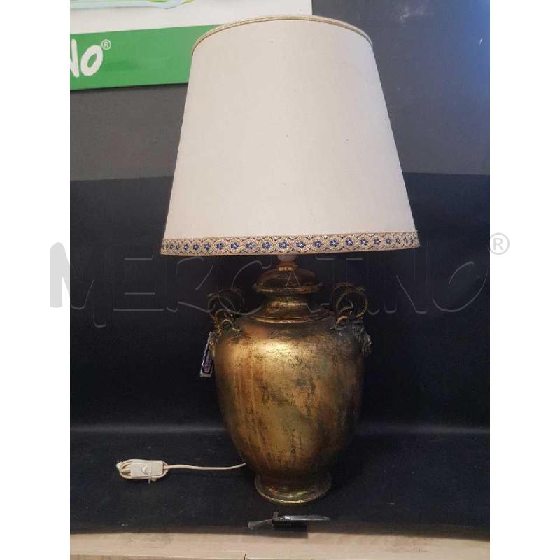 LAMPADA DA TAVOLO, PARALUME TESSUTO CREMA, BASE CERAMICA DORATA | Mercatino dell'Usato Cesena 3