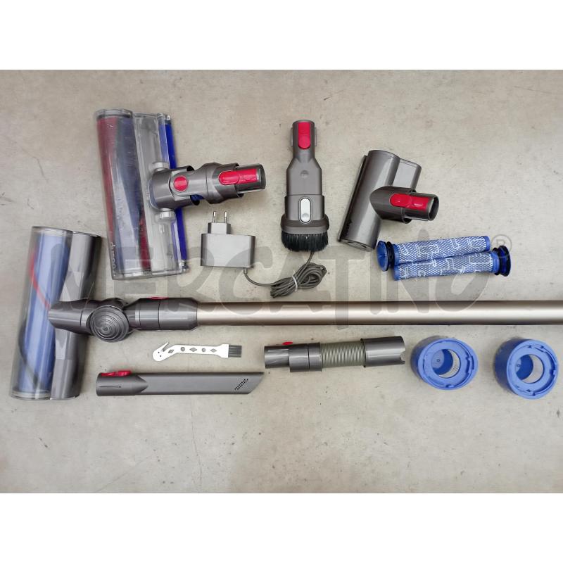 SCOPA DYSON V8 ABSOLUTE | Mercatino dell'Usato Cesena 3