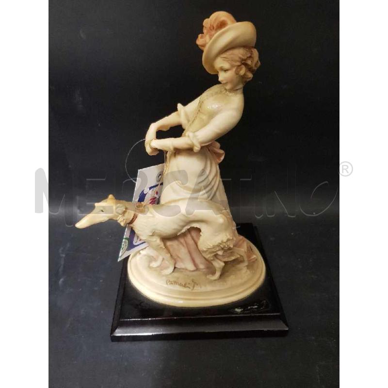 SCULTURA CAPODIMONTE RESINA DAMA CON LEVRIERO | Mercatino dell'Usato Cesena 2