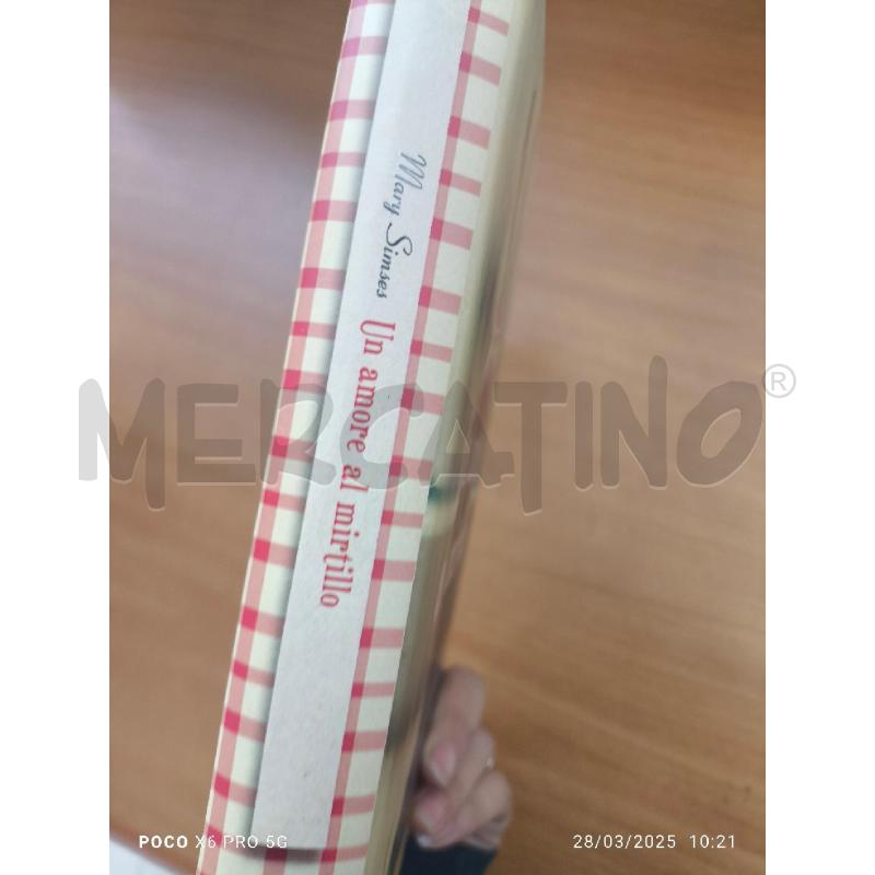 MARY SIMSES - UN AMORE AL MIRTILLO | Mercatino dell'Usato Forlimpopoli 2