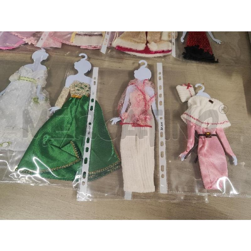 ABITI BARBIE DA COLLEZIONE 14 PZ DEL MONDO | Mercatino dell'Usato Vinci - fraz. sovigliana 4
