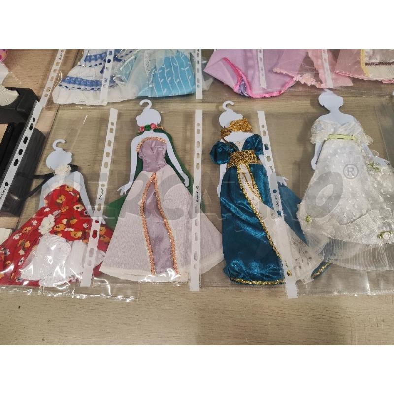 ABITI BARBIE DA COLLEZIONE 14 PZ DEL MONDO | Mercatino dell'Usato Vinci - fraz. sovigliana 5