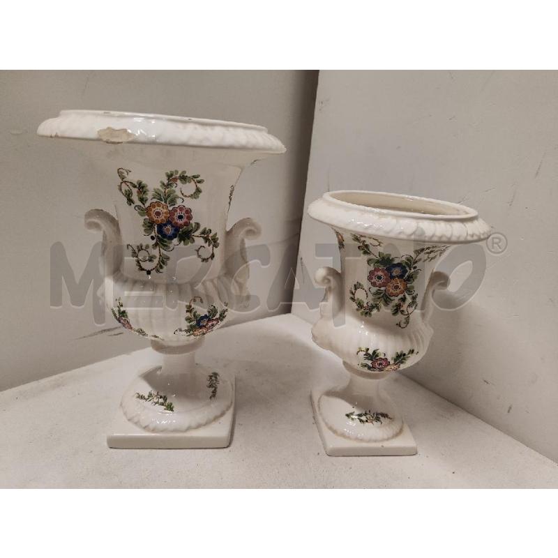 ALZATE 2 PZ CERAMICA CAPODIMONTE FIORELLINI H.24 H.26 | Mercatino dell'Usato Vinci - fraz. sovigliana 1