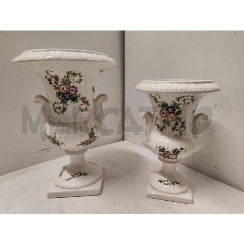 ALZATE 2 PZ CERAMICA CAPODIMONTE FIORELLINI H.24 H.26 | Mercatino dell'Usato Vinci - fraz. sovigliana 3