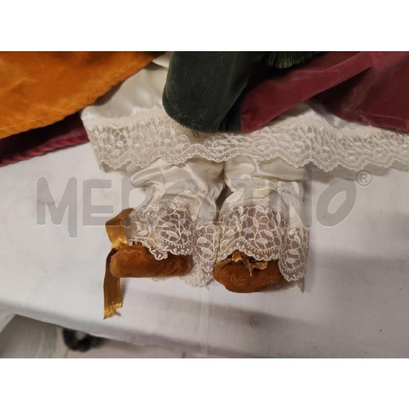 BAMBOLA PORCELLANA ABITO VELLUTO VERDE ARANCIO | Mercatino dell'Usato Vinci - fraz. sovigliana 3