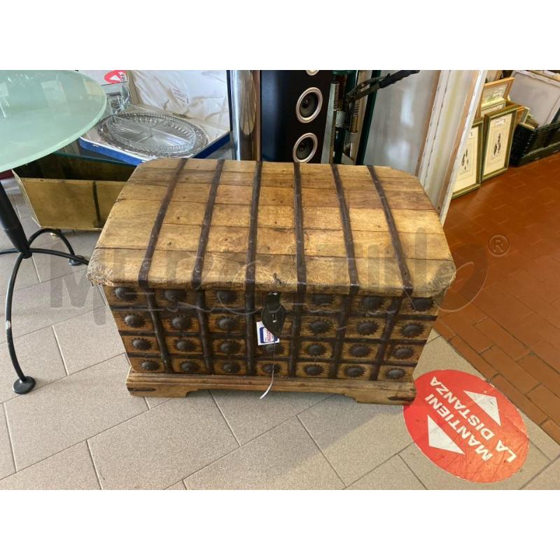BAULE ETNICO IN LEGNO CON BORCHIE | Mercatino dell'Usato Vinci - fraz. sovigliana 1