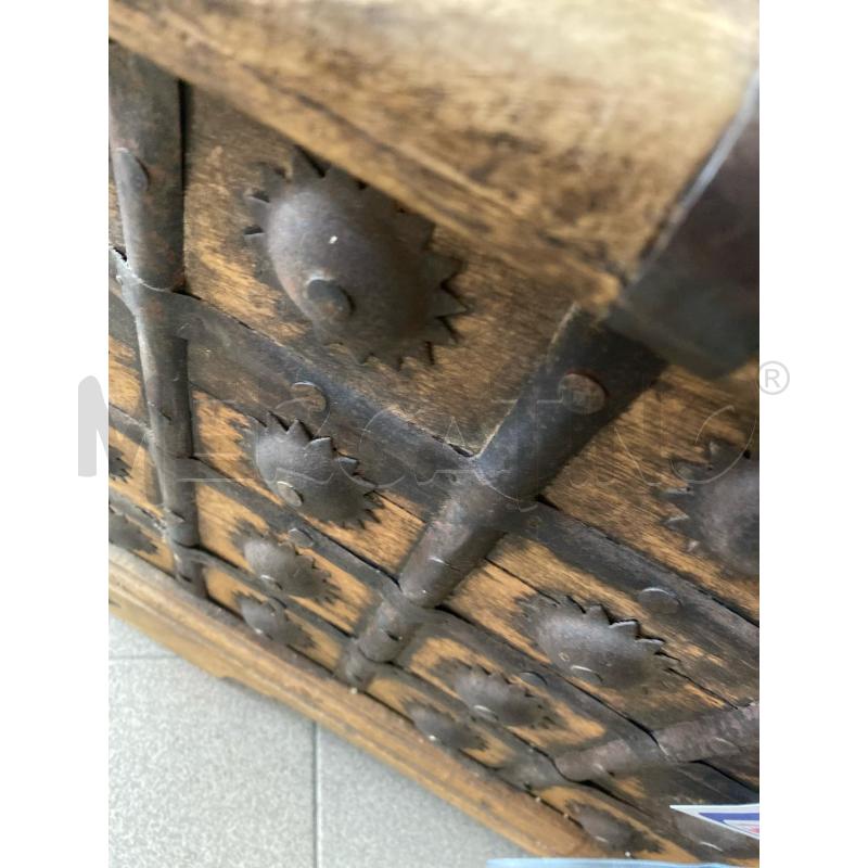 BAULE ETNICO IN LEGNO CON BORCHIE | Mercatino dell'Usato Vinci - fraz. sovigliana 4