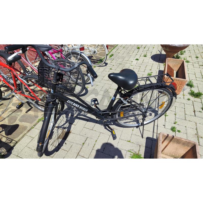 BICICLETTA CITY BIKE WORLD NERA  | Mercatino dell'Usato Vinci - fraz. sovigliana 1