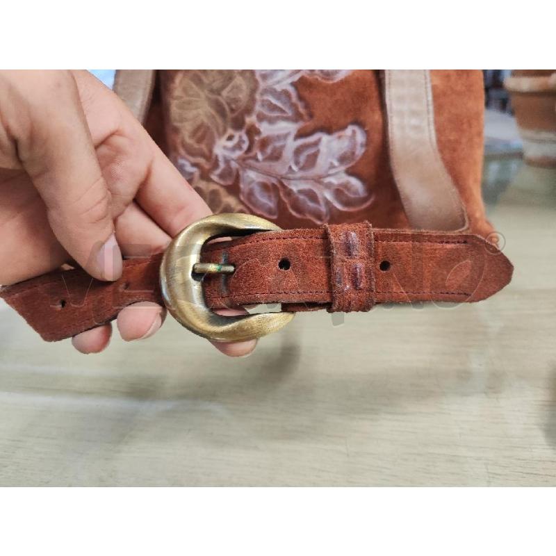 BORSA DONNA SECCHIELLO PELLE SCAMOSCIATA FIORI DORATI | Mercatino dell'Usato Vinci - fraz. sovigliana 3