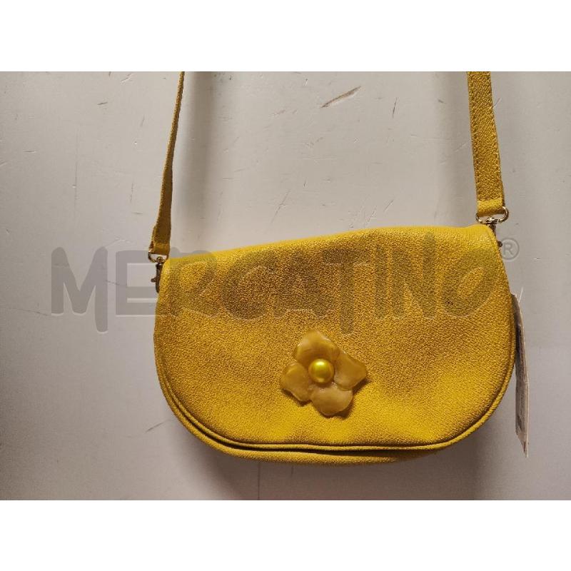 BORSETTA DONNA COCCINELLE GIALLA STONDATA PATTA FIORE | Mercatino dell'Usato Vinci - fraz. sovigliana 1