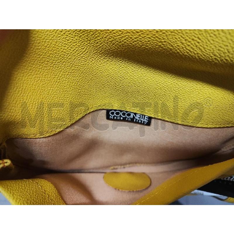 BORSETTA DONNA COCCINELLE GIALLA STONDATA PATTA FIORE | Mercatino dell'Usato Vinci - fraz. sovigliana 3